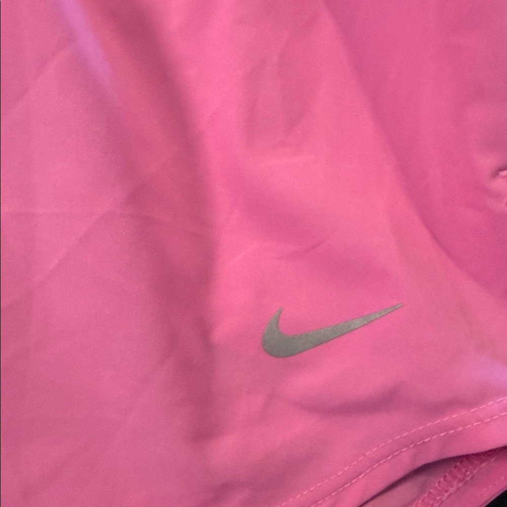 Nike Women's Vibrant Pink Athletic lined with pockets NWOT - Picture 5 of 6